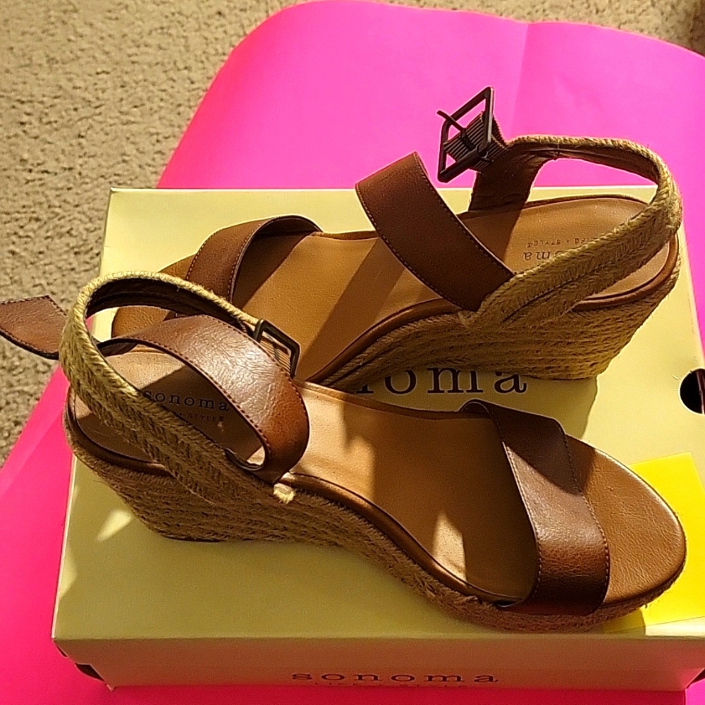 Brown leather wedge sandles